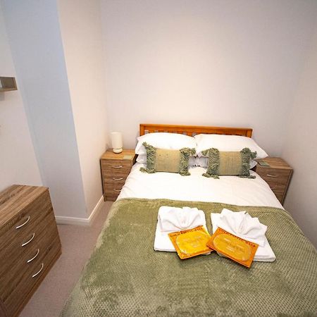 Lighthouse Lofts - Godrevy Apartment แคมบอร์น ภายนอก รูปภาพ