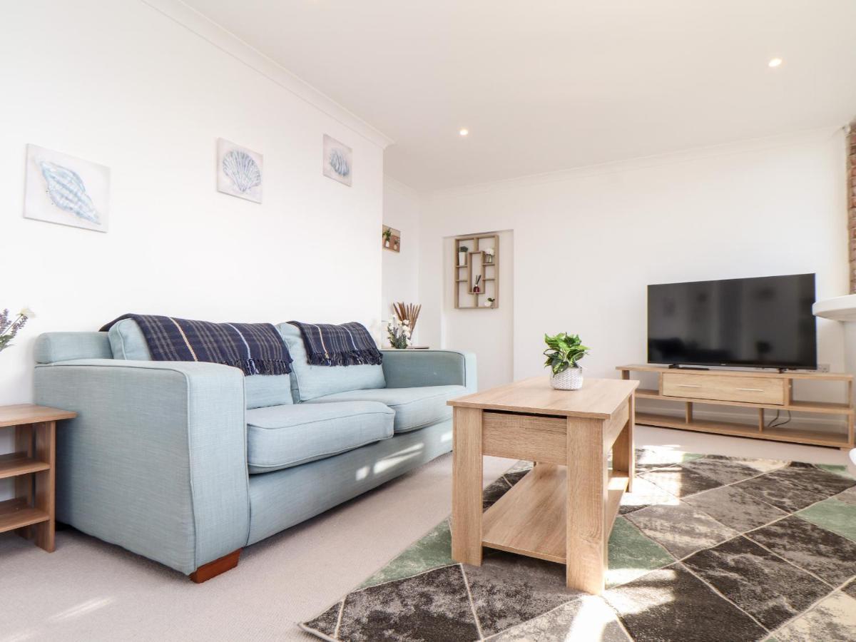 Lighthouse Lofts - Godrevy Apartment แคมบอร์น ภายนอก รูปภาพ