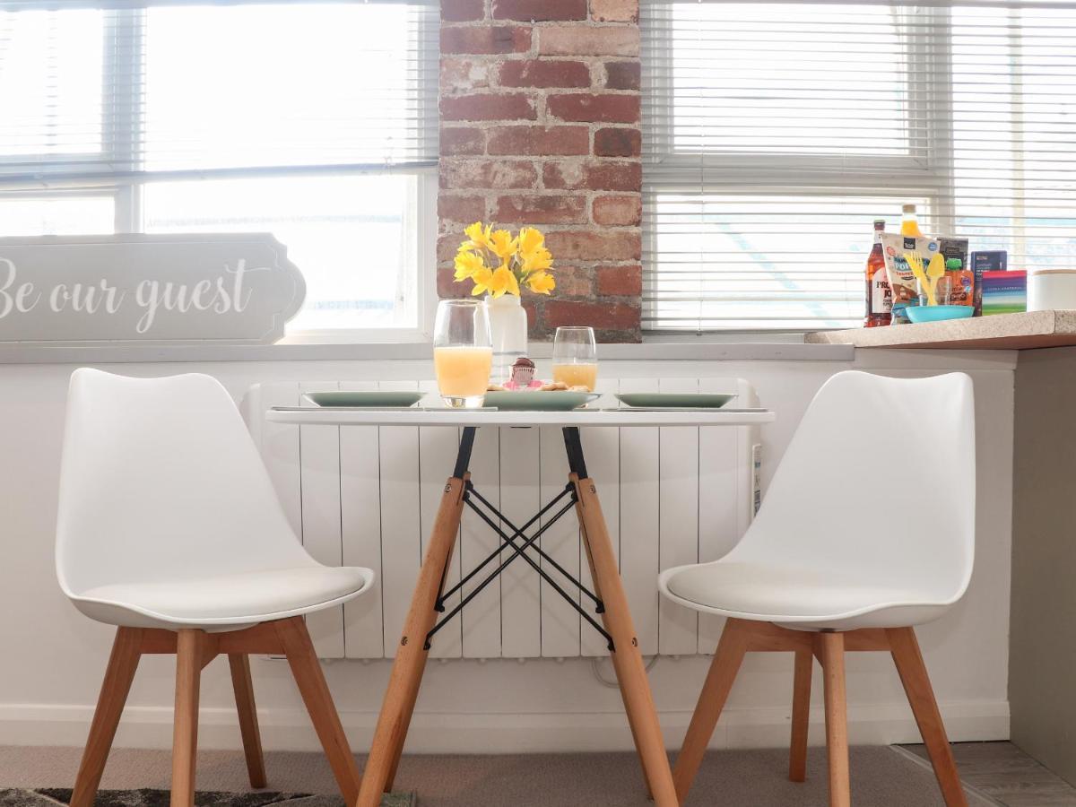 Lighthouse Lofts - Godrevy Apartment แคมบอร์น ภายนอก รูปภาพ