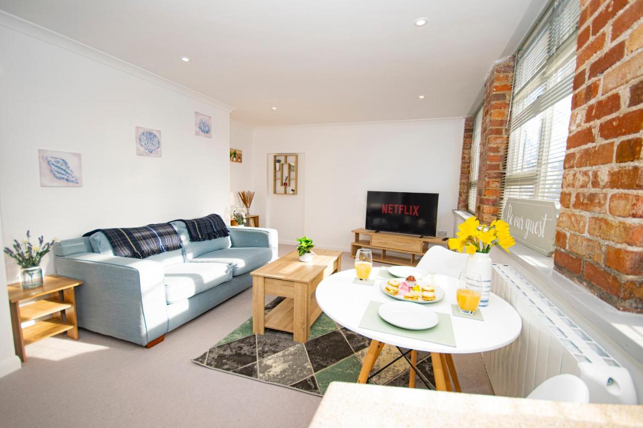 Lighthouse Lofts - Godrevy Apartment แคมบอร์น ภายนอก รูปภาพ