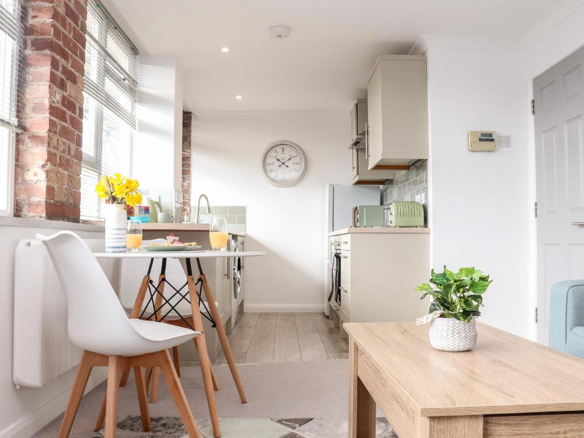 Lighthouse Lofts - Godrevy Apartment แคมบอร์น ภายนอก รูปภาพ