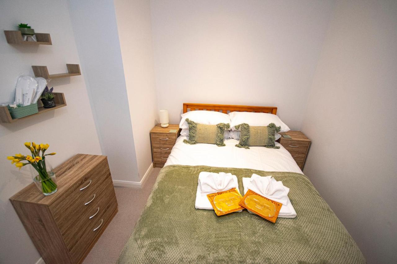 Lighthouse Lofts - Godrevy Apartment แคมบอร์น ภายนอก รูปภาพ