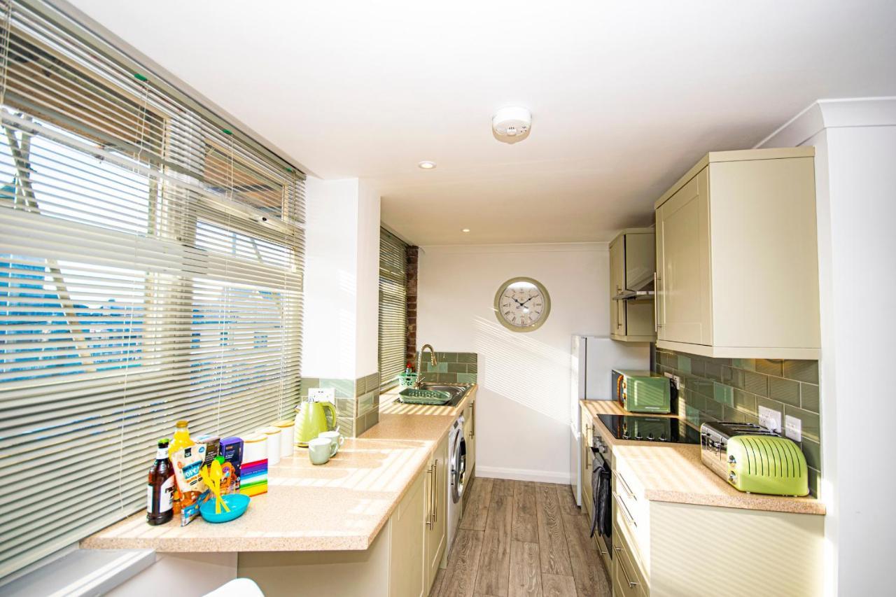 Lighthouse Lofts - Godrevy Apartment แคมบอร์น ภายนอก รูปภาพ