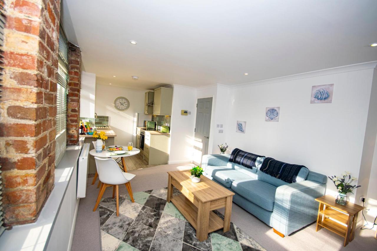 Lighthouse Lofts - Godrevy Apartment แคมบอร์น ภายนอก รูปภาพ