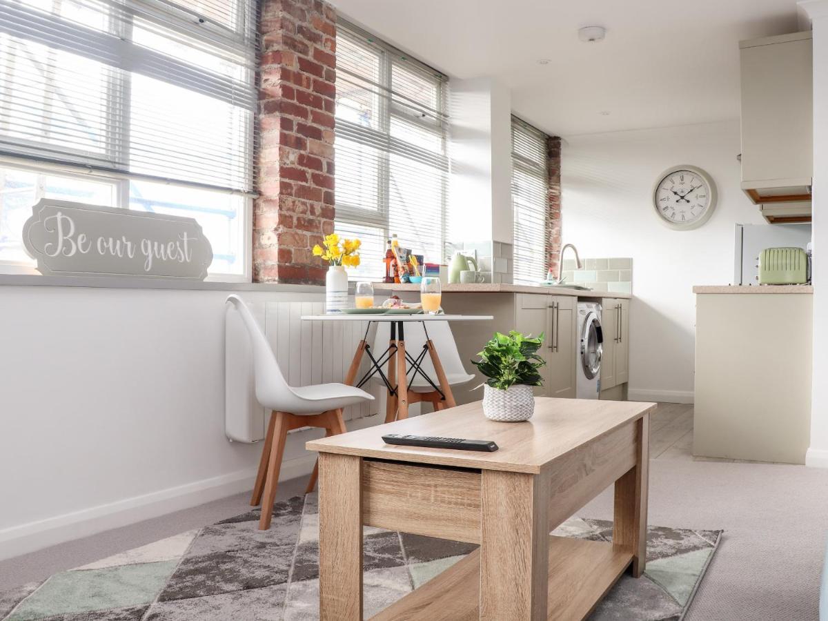 Lighthouse Lofts - Godrevy Apartment แคมบอร์น ภายนอก รูปภาพ