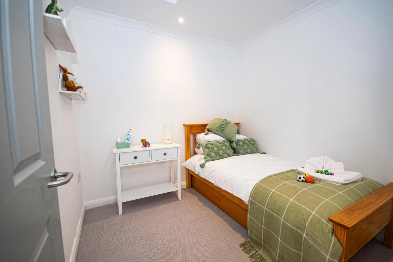 Lighthouse Lofts - Godrevy Apartment แคมบอร์น ภายนอก รูปภาพ